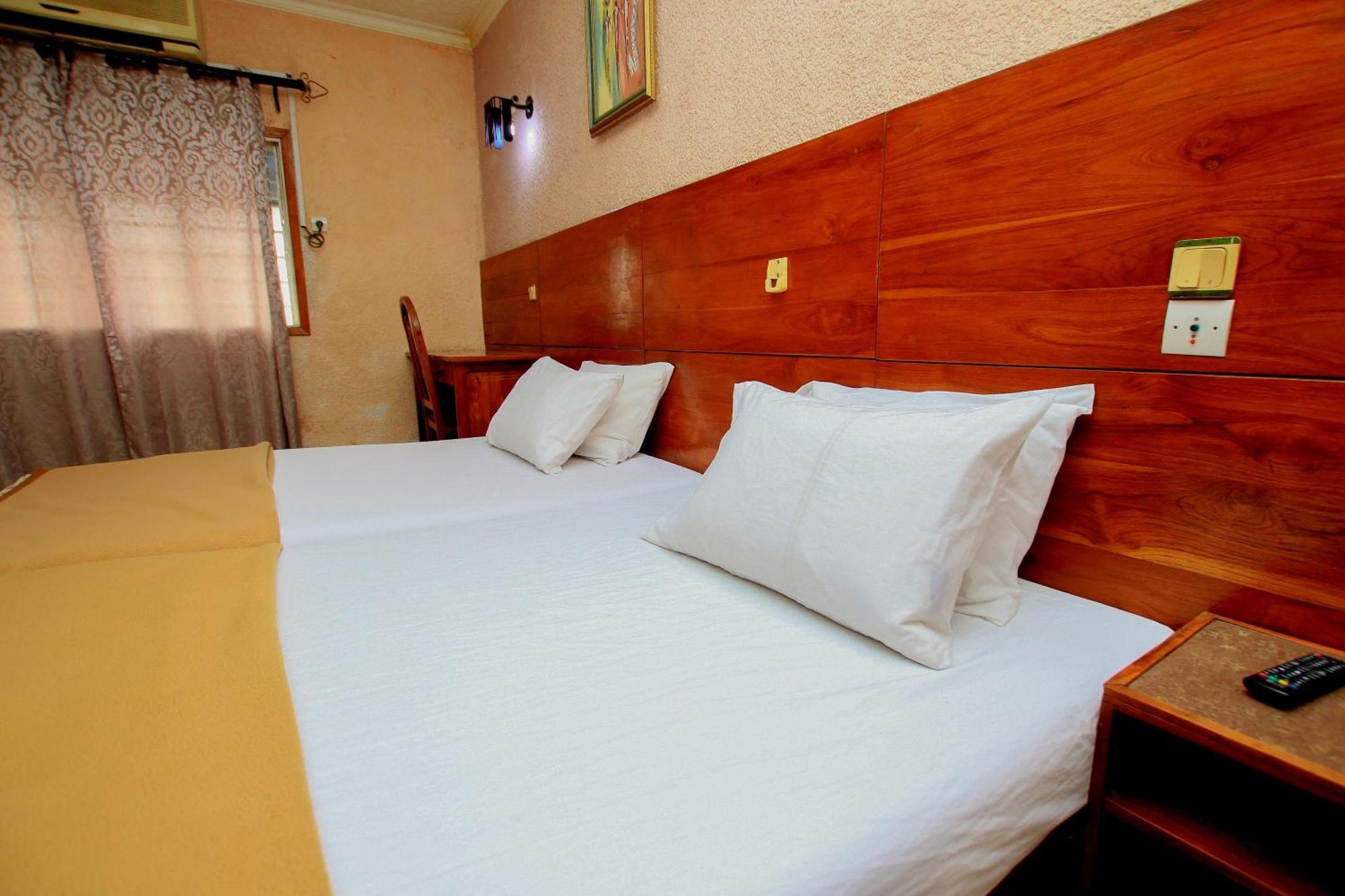 Hotel Le Prince โกโตนู ภายนอก รูปภาพ
