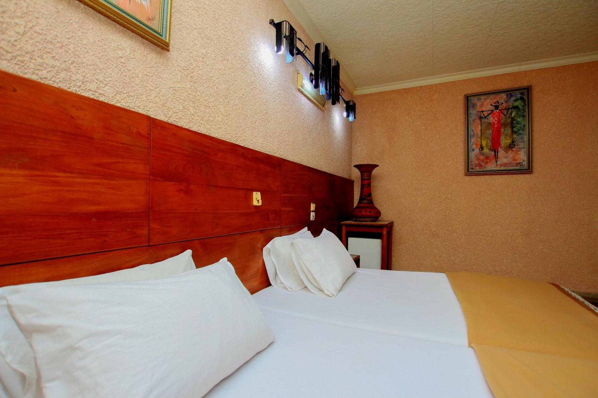Hotel Le Prince โกโตนู ภายนอก รูปภาพ