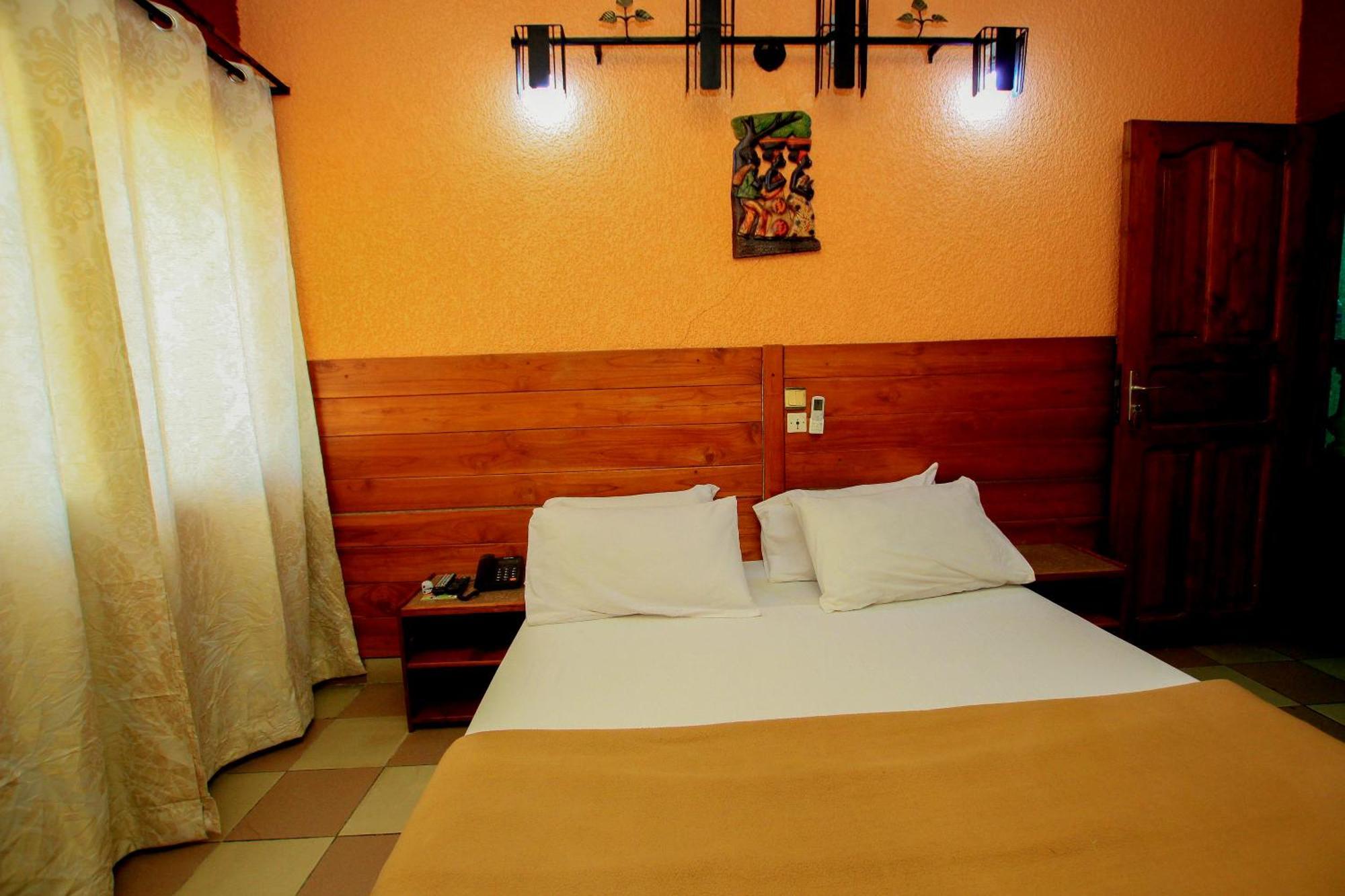 Hotel Le Prince โกโตนู ภายนอก รูปภาพ